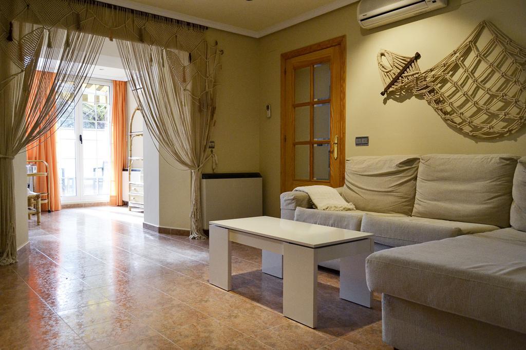 Apartamento Plaza Mayor Трухильо Екстериор снимка